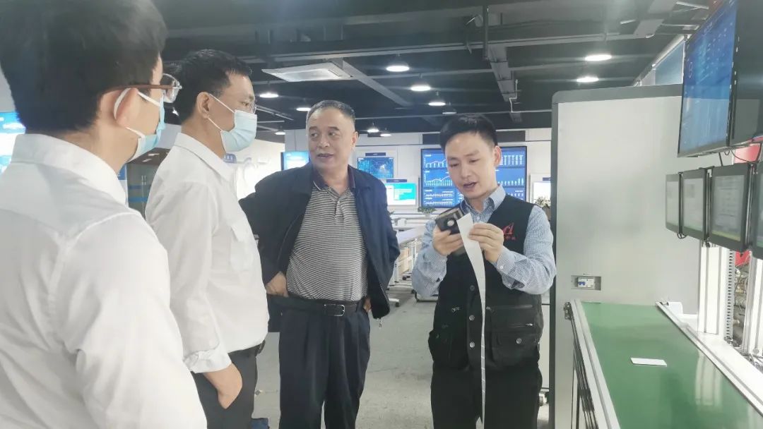 市监局及工信局领导开展企业质量数字化升级调研
